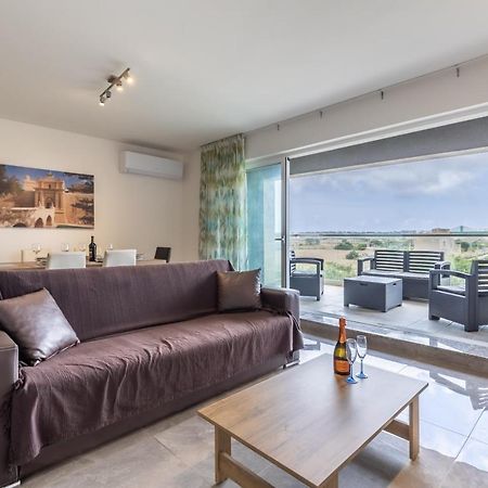 3 Bedroom Apartment - Walking Distance From Airport Gudja Zewnętrze zdjęcie