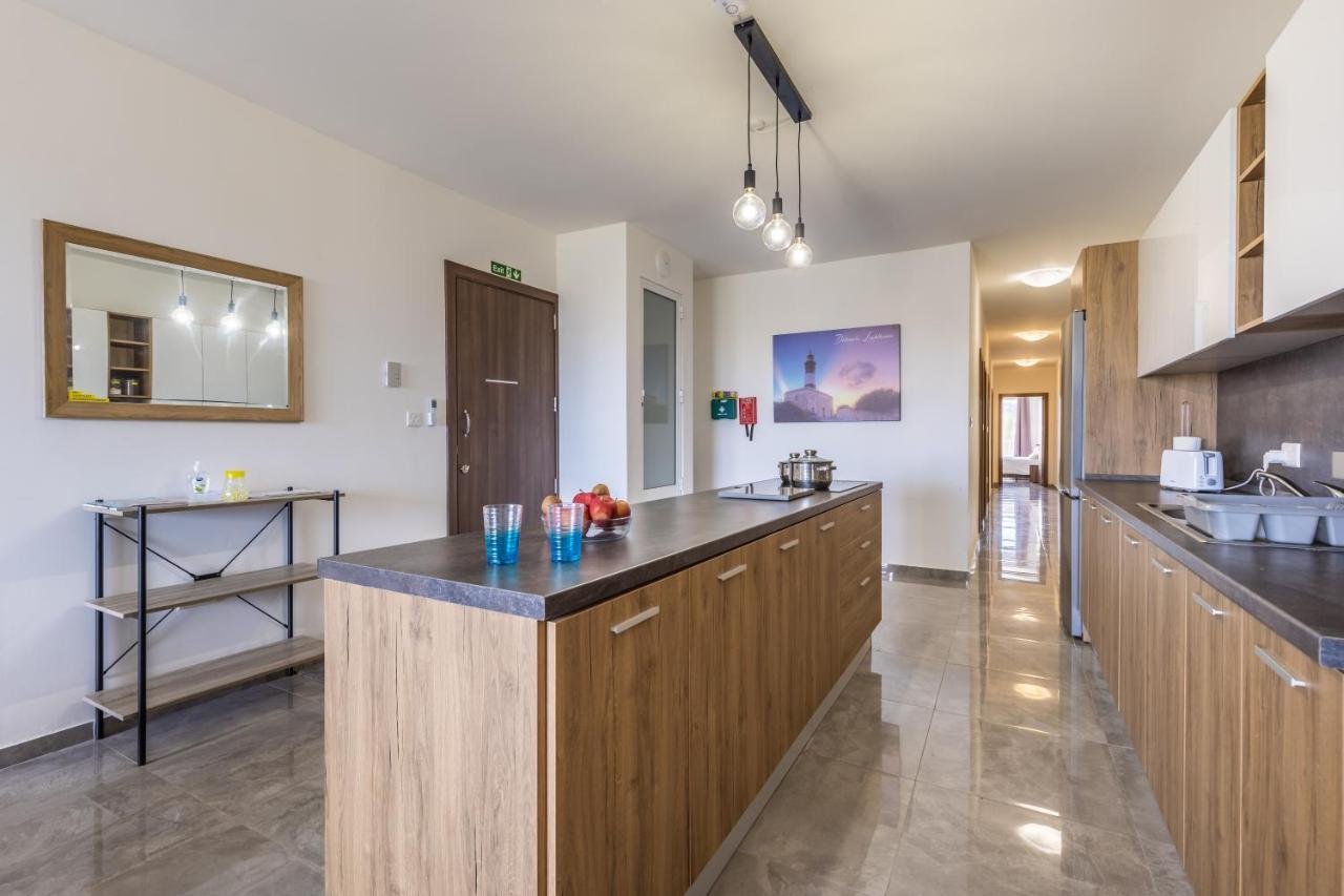 3 Bedroom Apartment - Walking Distance From Airport Gudja Zewnętrze zdjęcie