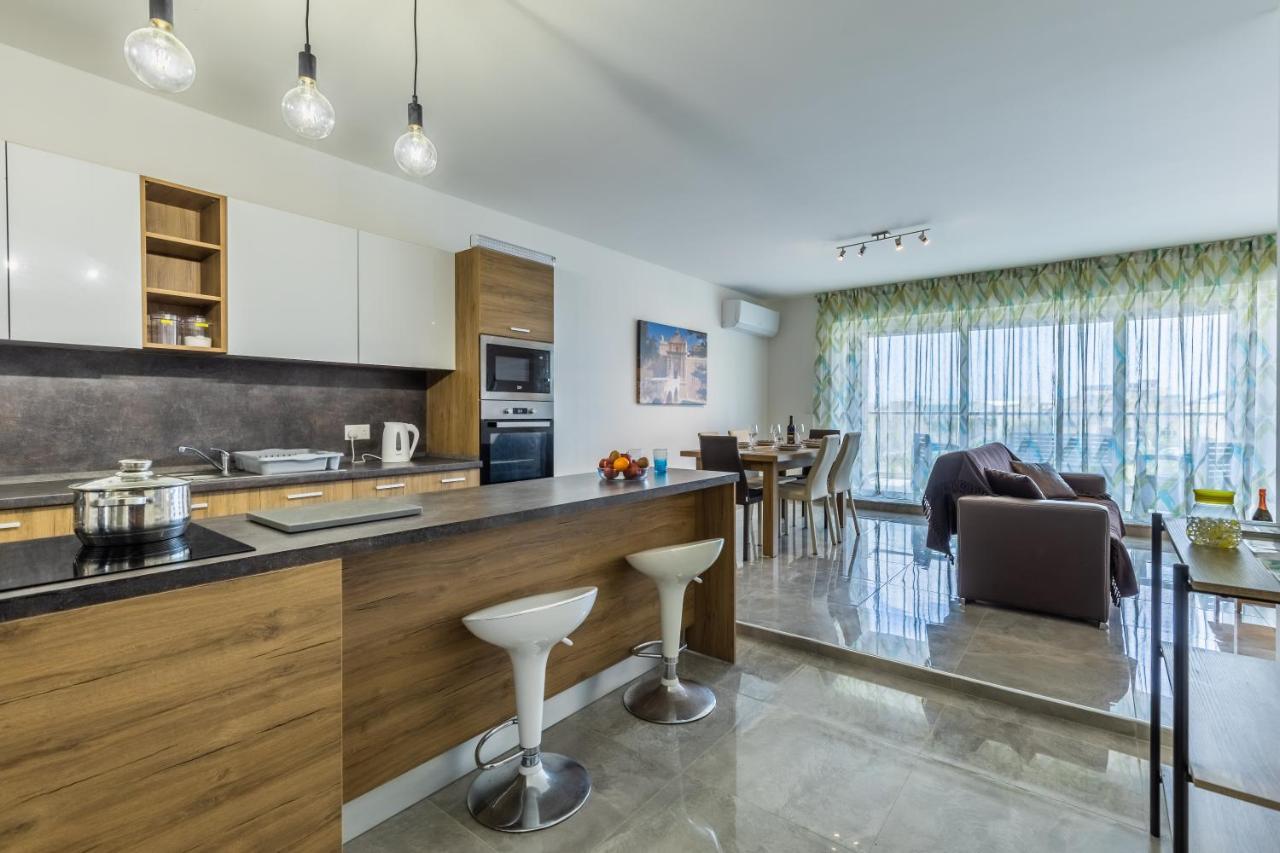 3 Bedroom Apartment - Walking Distance From Airport Gudja Zewnętrze zdjęcie