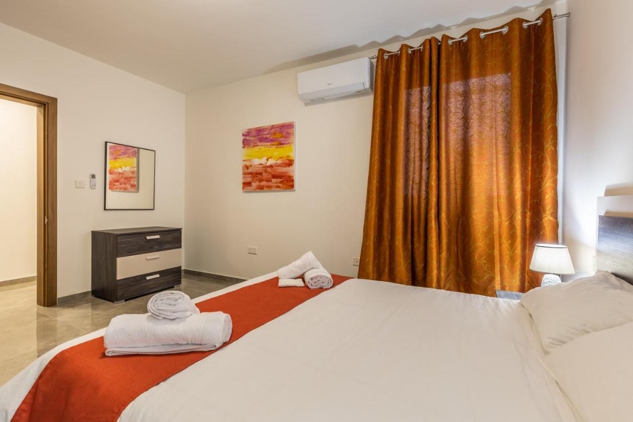 3 Bedroom Apartment - Walking Distance From Airport Gudja Zewnętrze zdjęcie