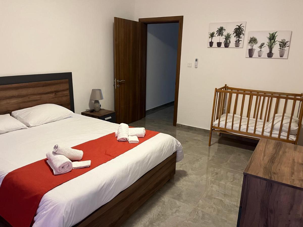 3 Bedroom Apartment - Walking Distance From Airport Gudja Zewnętrze zdjęcie