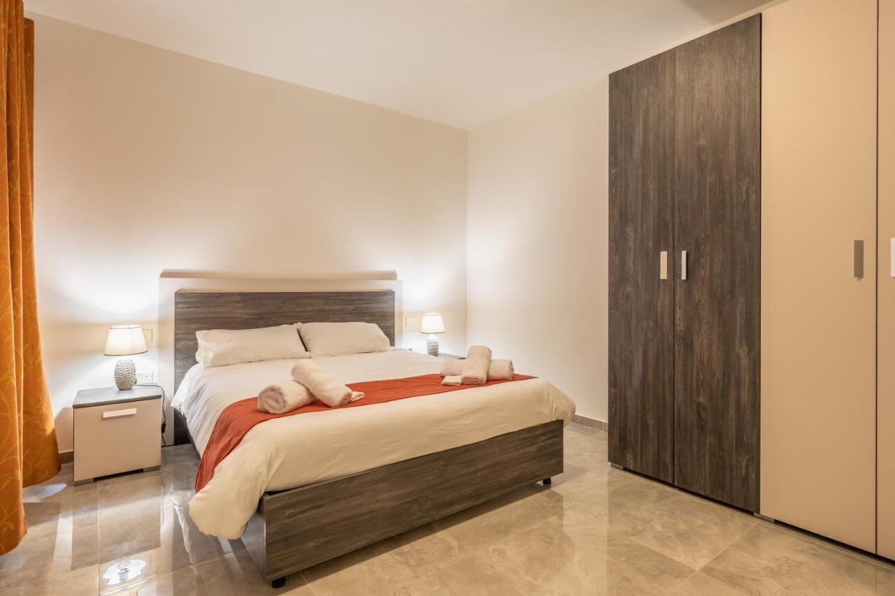 3 Bedroom Apartment - Walking Distance From Airport Gudja Zewnętrze zdjęcie