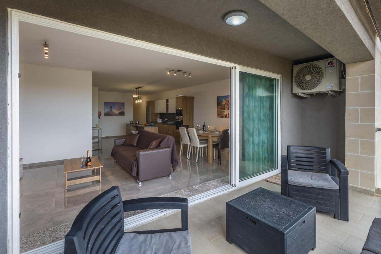 3 Bedroom Apartment - Walking Distance From Airport Gudja Zewnętrze zdjęcie