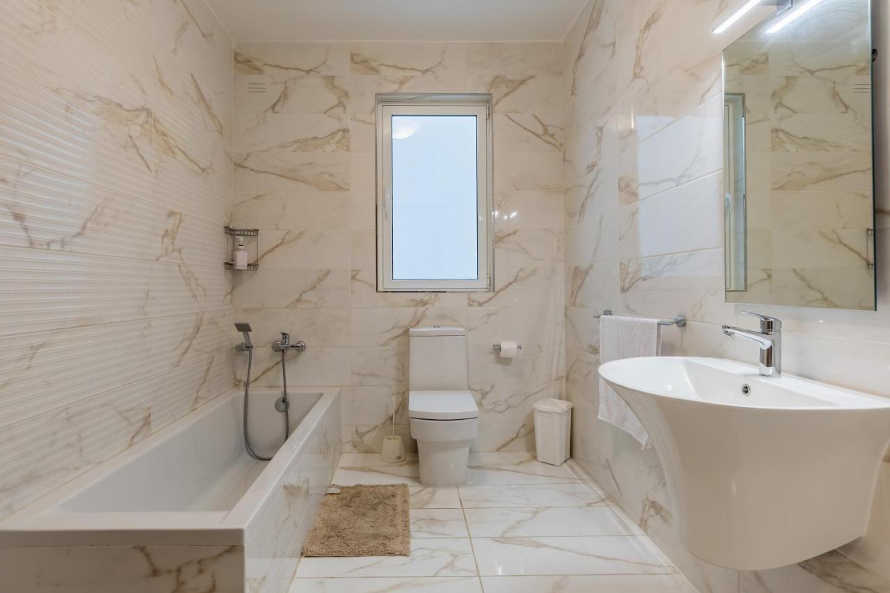 3 Bedroom Apartment - Walking Distance From Airport Gudja Zewnętrze zdjęcie